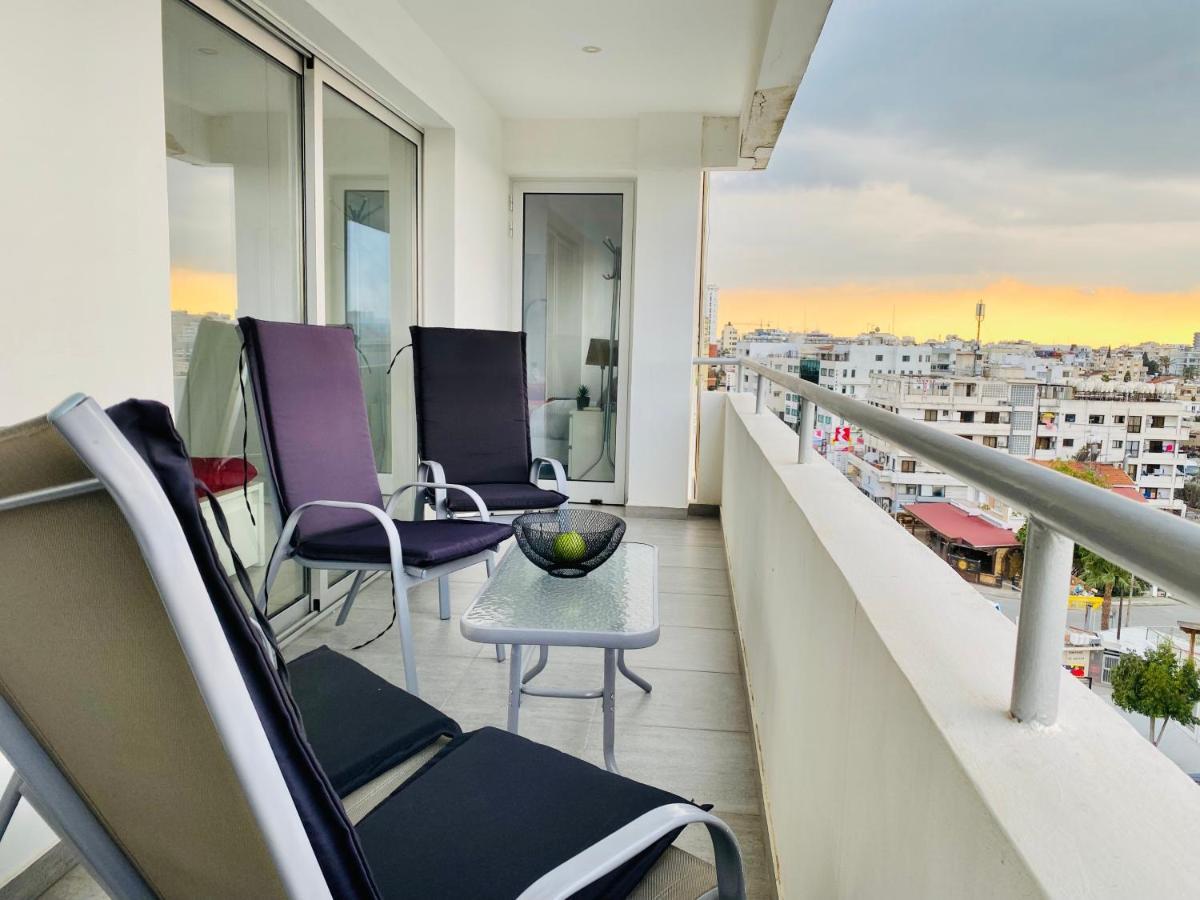 Panoramic Seaside Getaway, 2-br Penthouse Appartement Larnaca