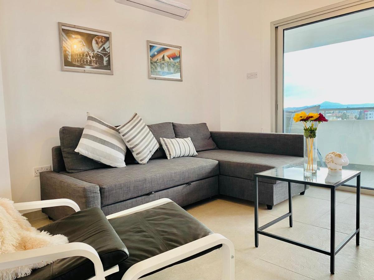 Panoramic Seaside Getaway, 2-br Penthouse Appartement