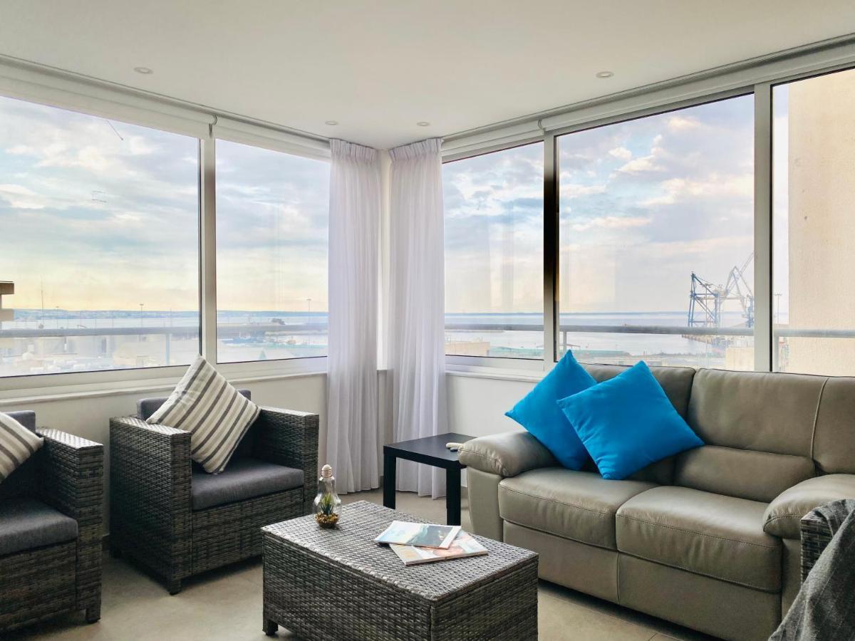 Panoramic Seaside Getaway, 2-br Penthouse Appartement *