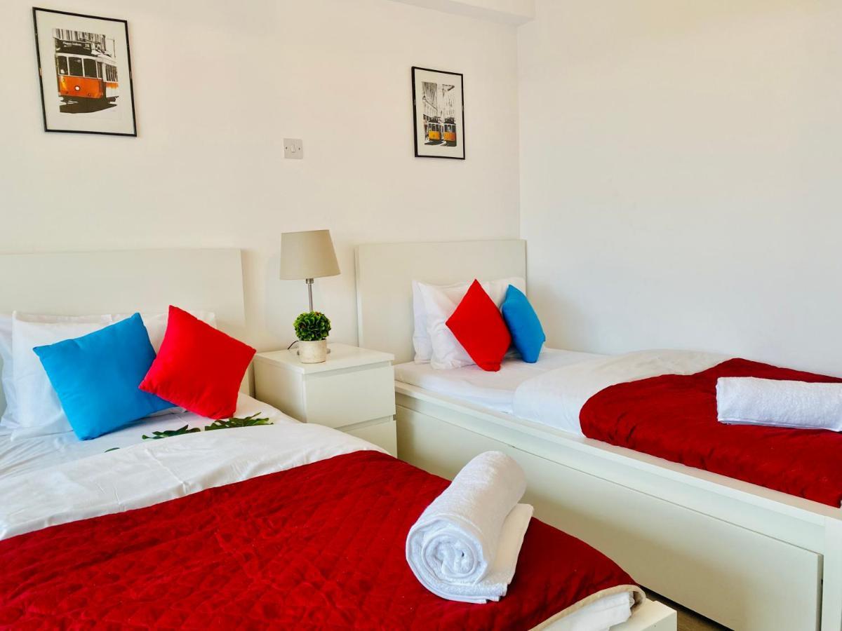 Appartement Panoramic Seaside Getaway, 2-br Penthouse Larnaca