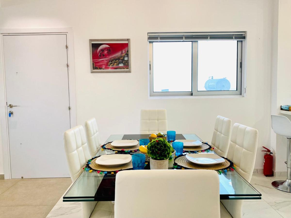 Panoramic Seaside Getaway, 2-br Penthouse * Larnaca
